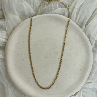 The thin classy chain