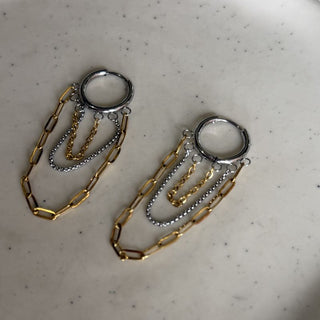 The chain earrings